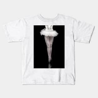 Ballet dancer balancing on her toes. Kids T-Shirt